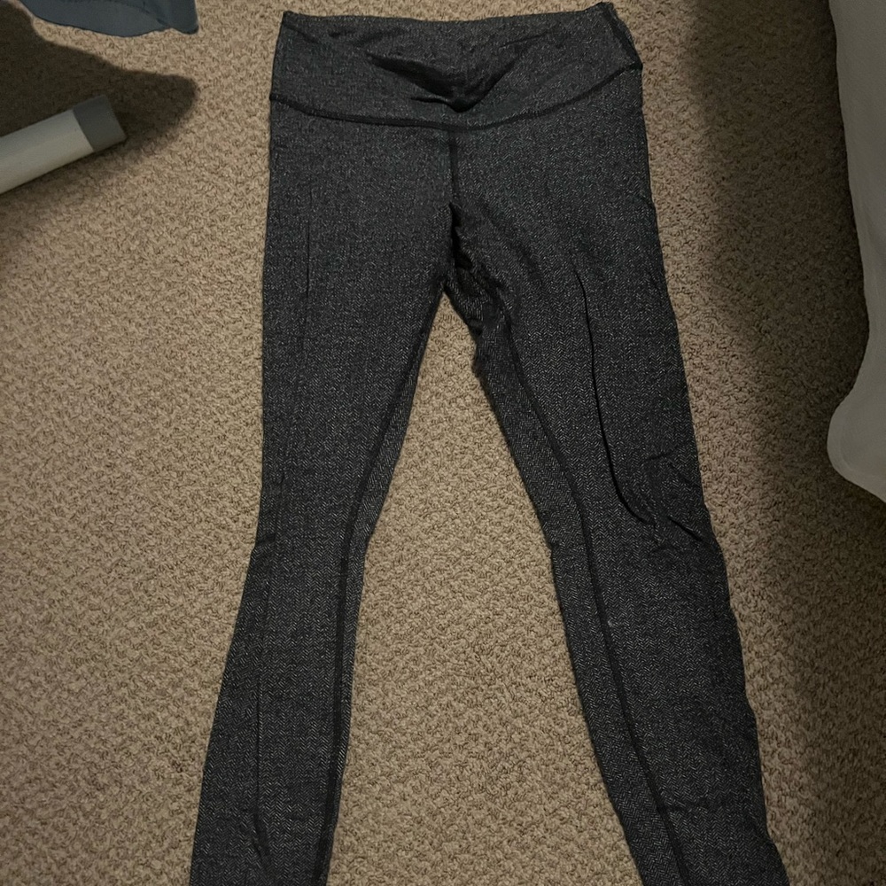 Lululemon wunder under leggings size 4